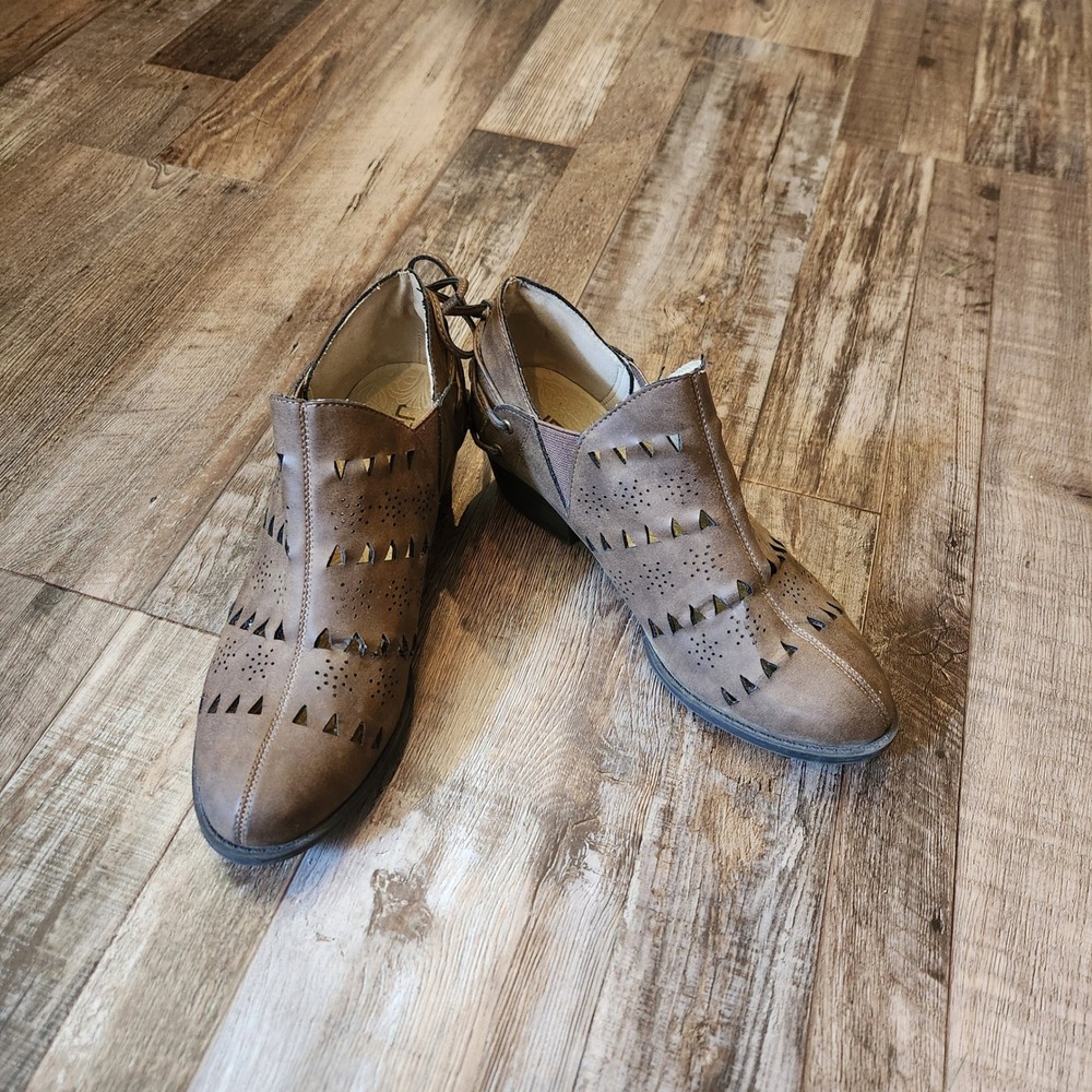 JBU by Jambu Evelyn Brown Laser Cut Ankle Booties Memory Foam Block Heel 7.5M